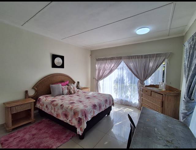 4 BEDROOM FREESTANDING FOR SALE IN FLAMWOOD